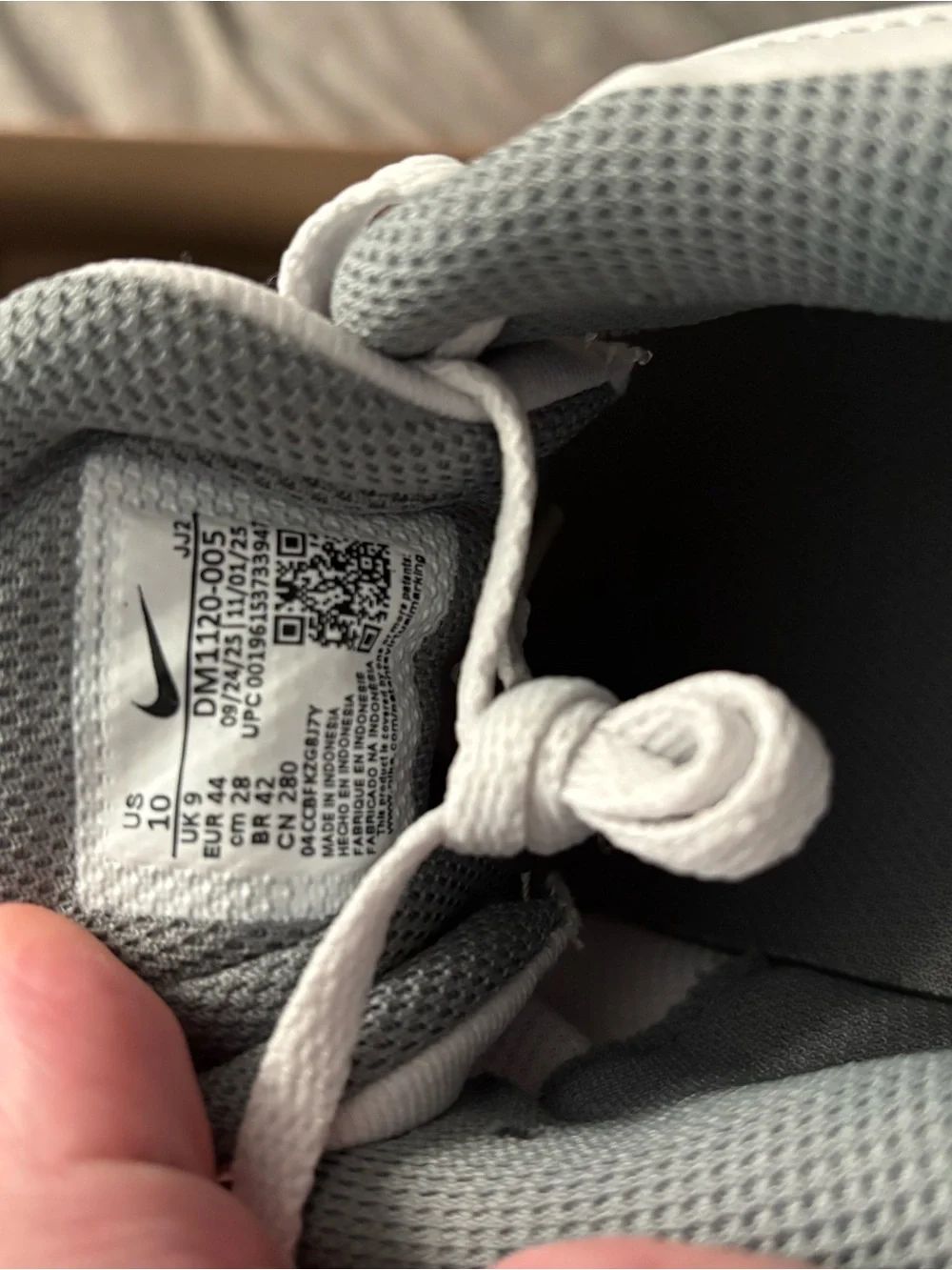 Nike Men’s White and Gray Mesh Trainer Sneakers